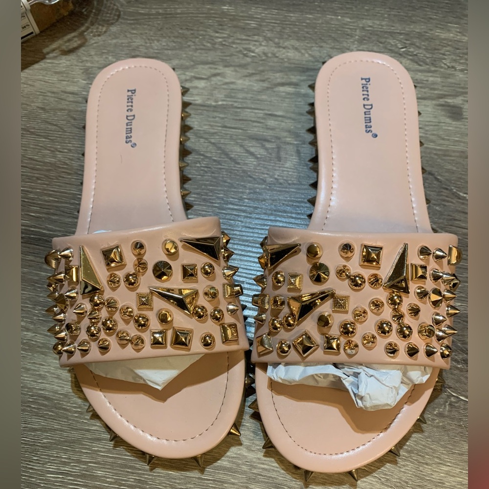 Pierre Dumas Cape Robbin Blush Studded Slides New in Box